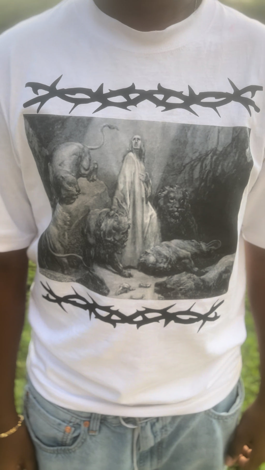 t-shirt daniel in the lions den with no weapons shall prosper